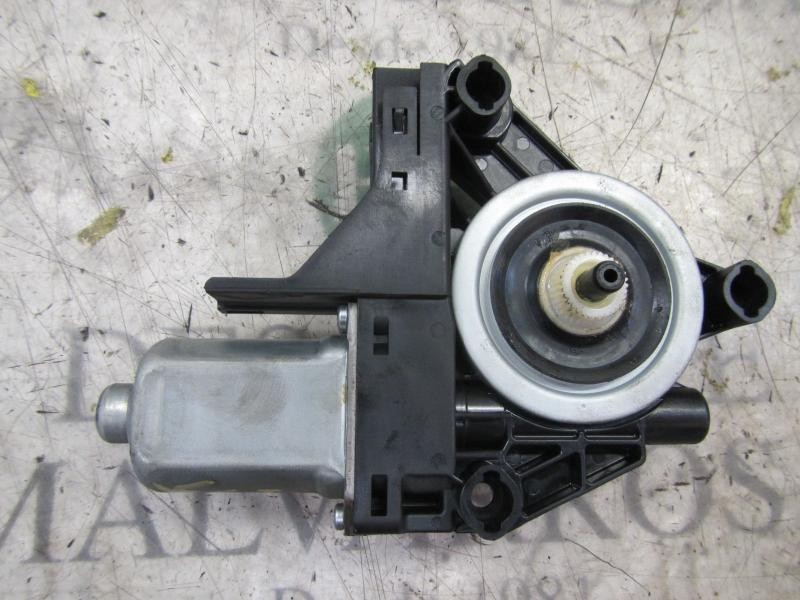 Recambio de motor elevalunas trasero izquierdo para volvo xc70 2.4 diesel cat referencia OEM IAM 31253064  
