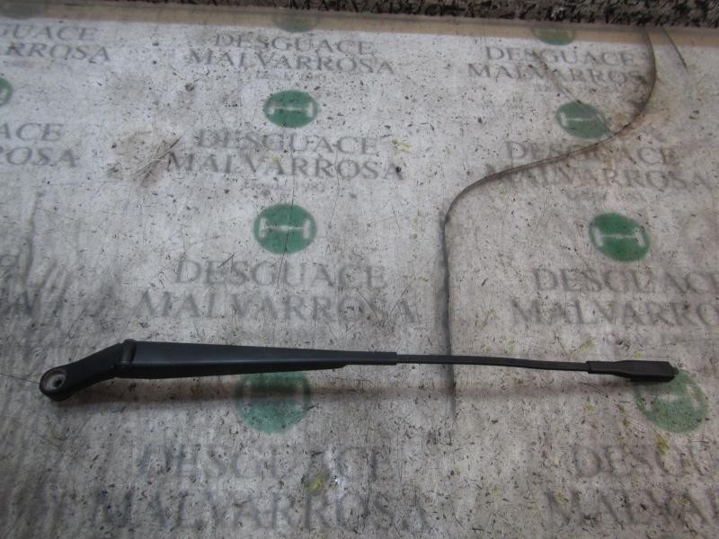 Recambio de brazo limpia delantero derecho para opel zafira b 1.9 cdti referencia OEM IAM   