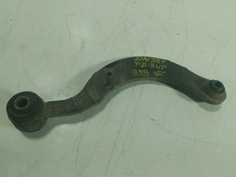 Recambio de brazo suspension superior trasero derecho para toyota auris (_e18_) 1.8 hybrid (zwe186_) referencia OEM IAM 48770120