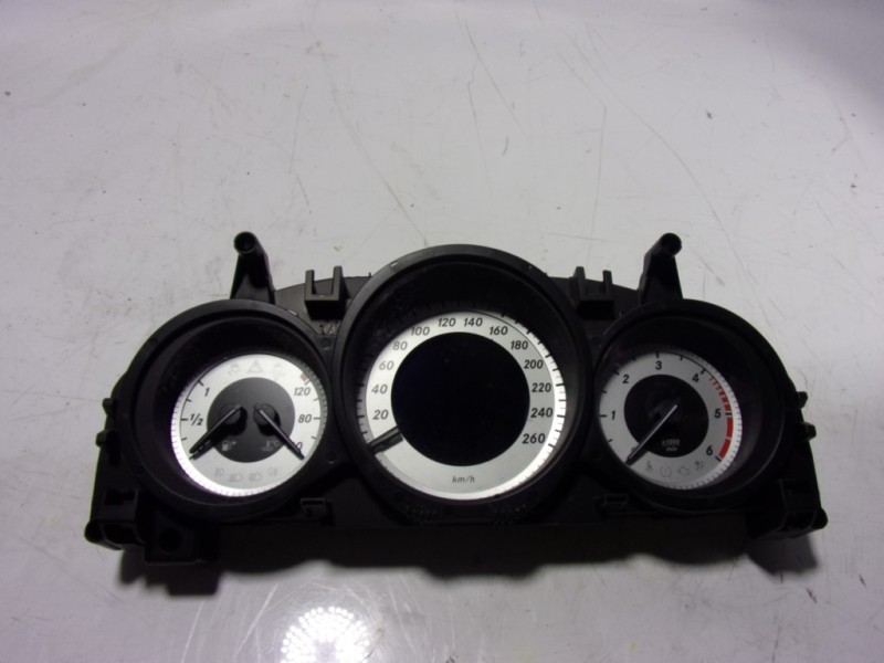 Recambio de cuadro instrumentos para mercedes-benz clase c (w204) lim. 2.1 cdi cat referencia OEM IAM A2049000306 A2049004108 