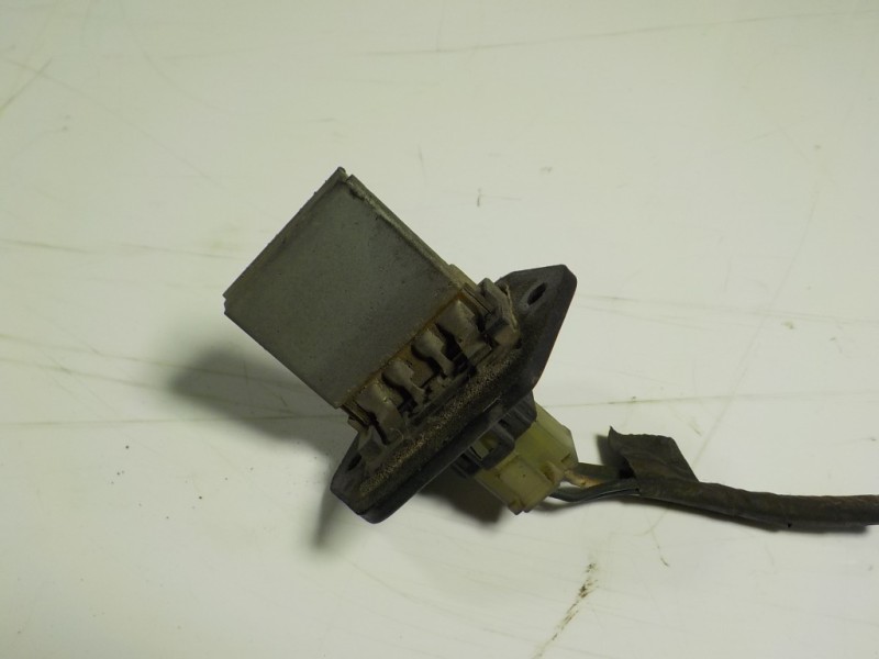 Recambio de resistencia calefaccion para kia carens 2.0 turbodiesel cat referencia OEM IAM   