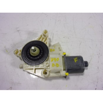 MOTOR ELEVALUNAS DELANTERO DERECHO A2048200242 A2048200242 
