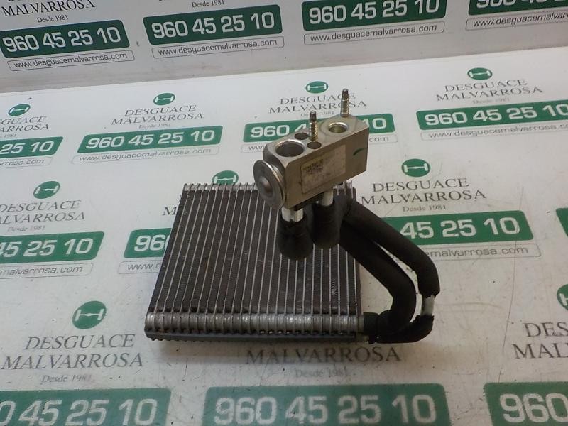 Recambio de evaporador aire acondicionado para ford fiesta (ccn) trend referencia OEM IAM 2109235  