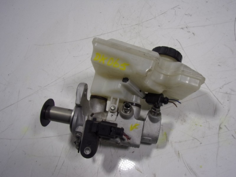 Recambio de bomba freno para skoda kodiaq 2.0 tdi referencia OEM IAM 8V1611021B  