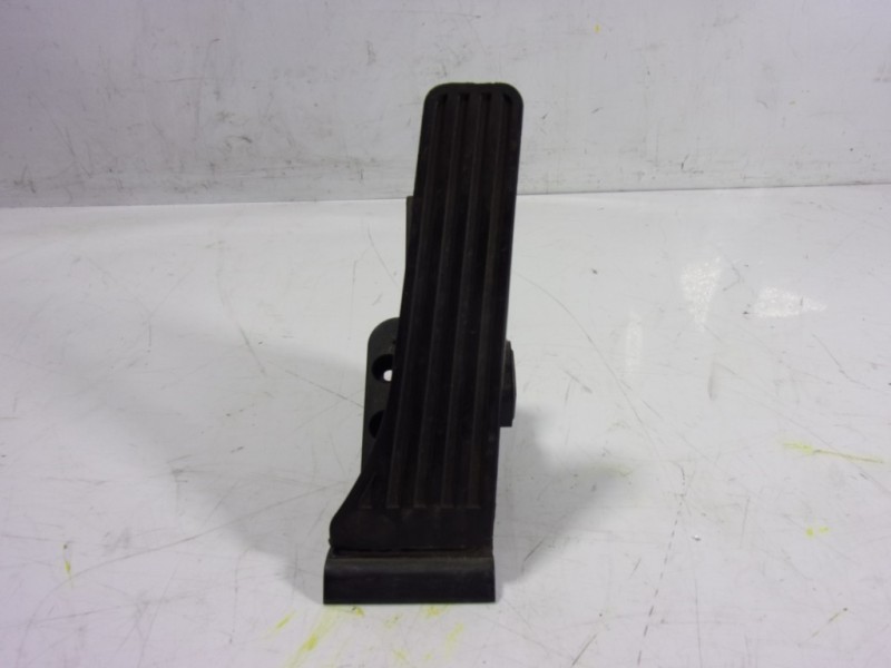 Recambio de potenciometro pedal para mercedes-benz clase c (w204) lim. 2.1 cdi cat referencia OEM IAM A2043000004 A2043000004 