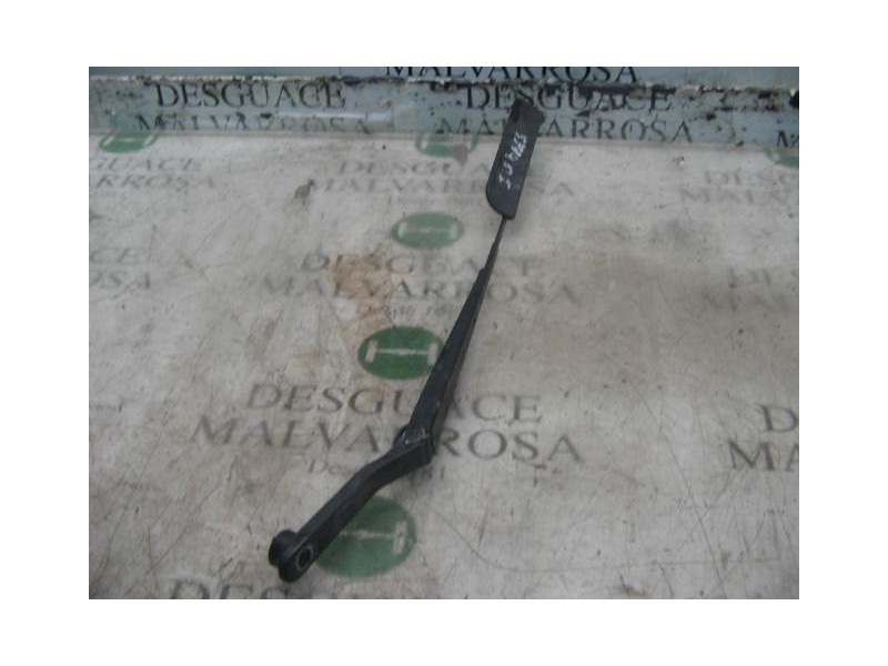 Recambio de brazo limpia delantero izquierdo para mitsubishi santamo (hyundai) santamo luxe referencia OEM IAM   