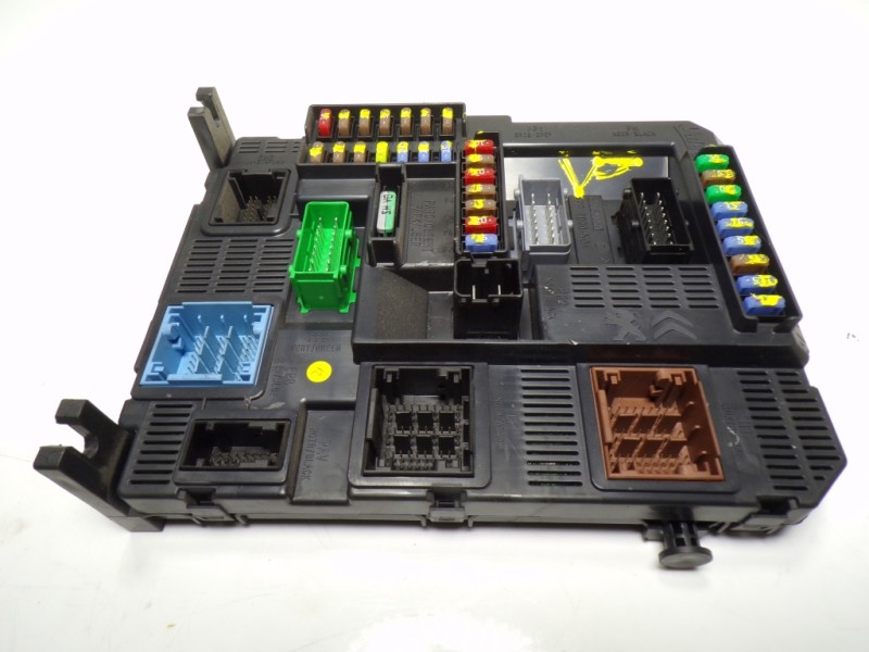 Recambio de caja reles / fusibles para peugeot 208 1.4 hdi fap referencia OEM IAM 1611427780 9807531680 