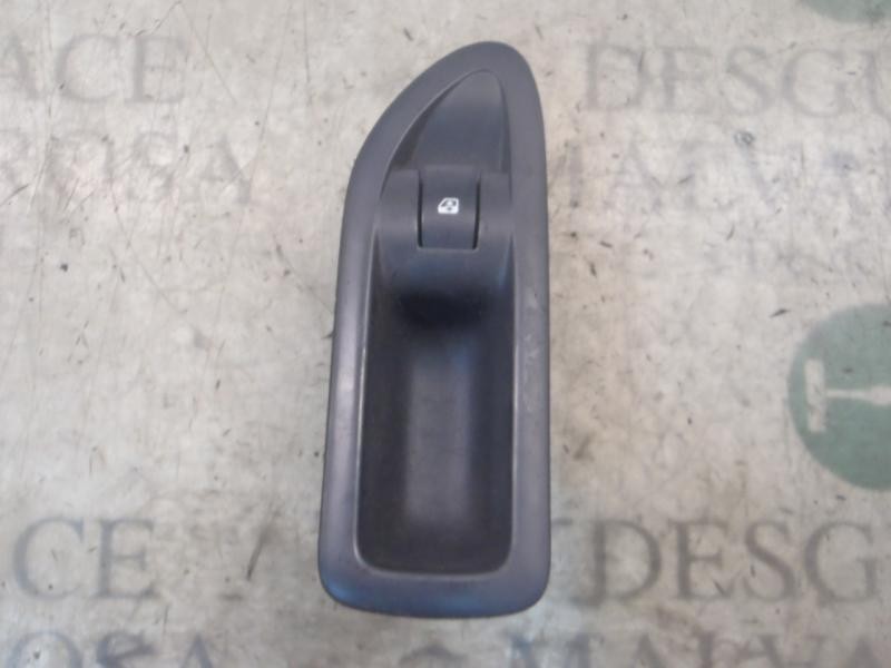 Recambio de mando elevalunas trasero derecho para renault laguna ii grandtour (kg0) dynamique luxe referencia OEM IAM   