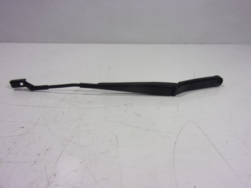 Recambio de brazo limpia delantero izquierdo para skoda kodiaq 2.0 tdi referencia OEM IAM 566955409  