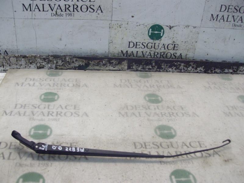 Recambio de brazo limpia delantero derecho para tata indica referencia OEM IAM   