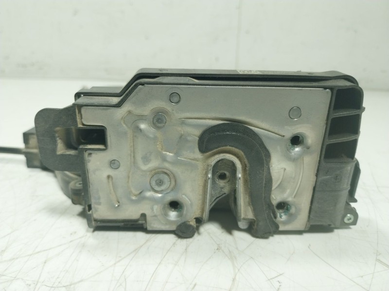 Recambio de cerradura puerta delantera izquierda para mercedes-benz vito kasten 1.6 cdi cat referencia OEM IAM A4477200035  