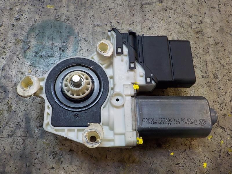 Recambio de motor elevalunas trasero derecho para volkswagen golf iv berlina (1j1) 1.9 tdi referencia OEM IAM   