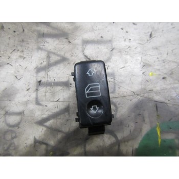 MANDO ELEVALUNAS DELANTERO DERECHO A22082133797C45 A2208213379 Q03A03314