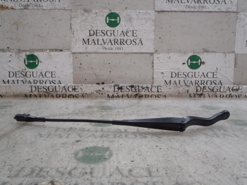 Recambio de brazo limpia delantero izquierdo para opel corsa d enjoy referencia OEM IAM   