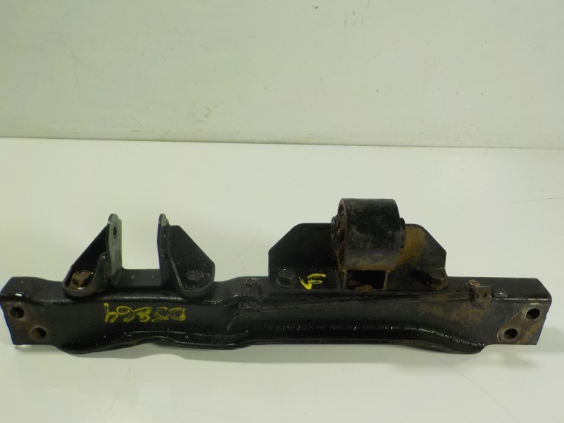 Recambio de travesaño inferior para nissan terrano/terrano.ii (r20) 2.7 turbodiesel referencia OEM IAM   