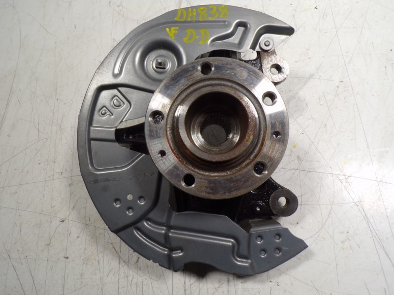 Recambio de mangueta delantera derecha para toyota proace city 1.2 12v referencia OEM IAM SU001B2338  