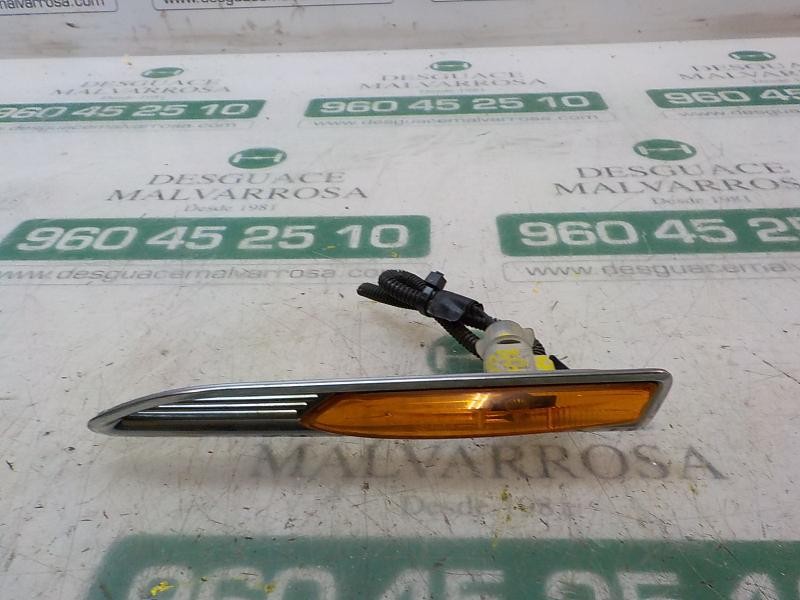 Recambio de piloto lateral derecho para ford mondeo ber. (ca2) trend referencia OEM IAM 1571281  