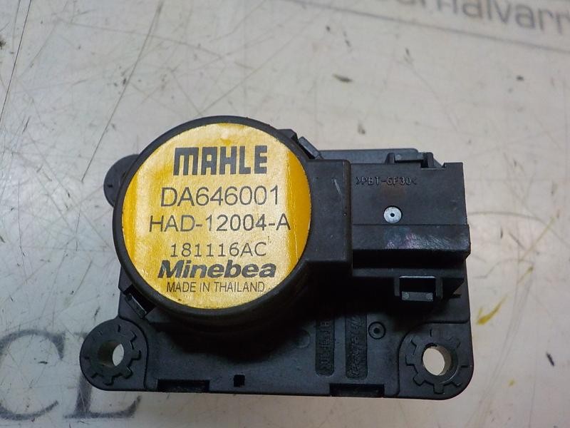 Recambio de motor apertura trampillas climatizador para opel zafira (c) excellence referencia OEM IAM 13276240 DA646001 DA646001