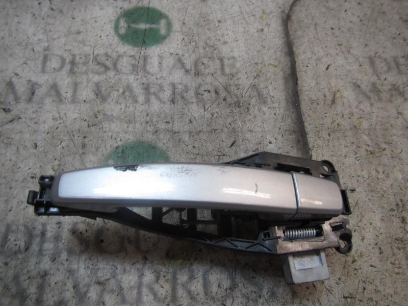 Recambio de maneta exterior trasera derecha para opel zafira b 1.9 cdti referencia OEM IAM   