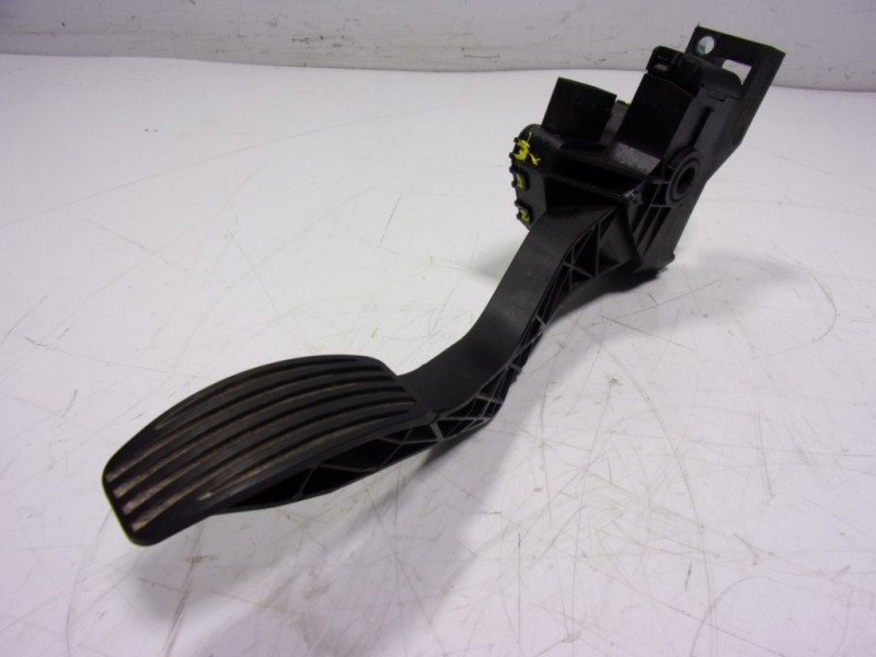 Recambio de potenciometro pedal para iveco daily v furgoneta 29s13, 29l13, 35c13, 35s13, 40c13, 40s13 referencia OEM IAM 5801333