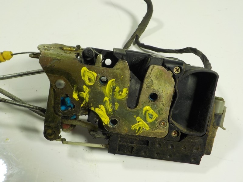 Recambio de cerradura puerta delantera izquierda para ssangyong rexton 2.7 turbodiesel cat (euro 4) referencia OEM IAM   