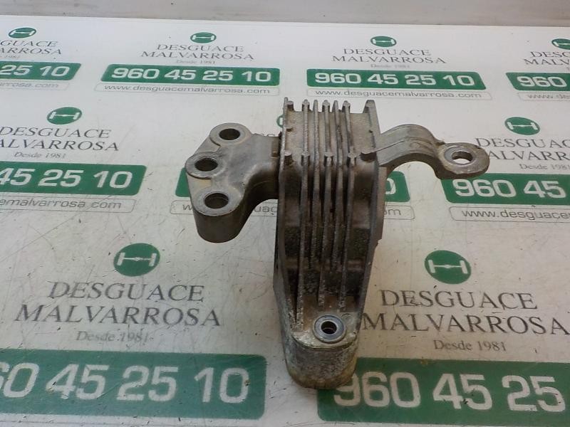 Recambio de soporte motor derecho para opel zafira (c) excellence referencia OEM IAM 13347453  