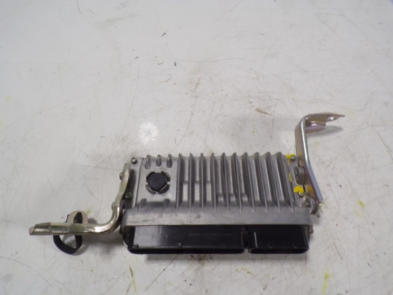 Recambio de centralita motor uce para toyota auris 1.8 16v cat (híbrido) referencia OEM IAM 896610ZU60 896610ZU60 MB2756009480