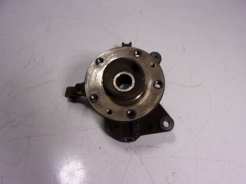 Recambio de mangueta delantera derecha para dacia duster 1.5 dci diesel fap cat referencia OEM IAM 8200881829  