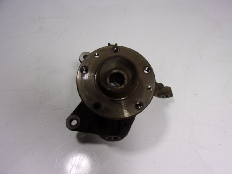 Recambio de mangueta delantera izquierda para dacia duster 1.5 dci diesel fap cat referencia OEM IAM 8200881914  