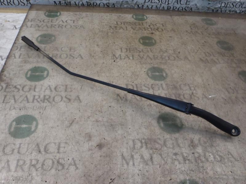 Recambio de brazo limpia delantero derecho para fiat linea (110) emotion referencia OEM IAM 51701423  