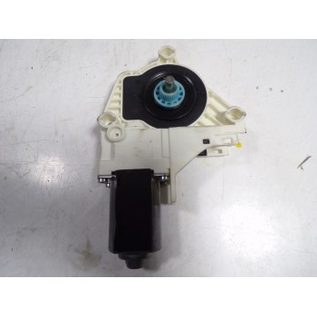 MOTOR ELEVALUNAS TRASERO DERECHO 8T0959801B 8K0959802A 1101A66633110