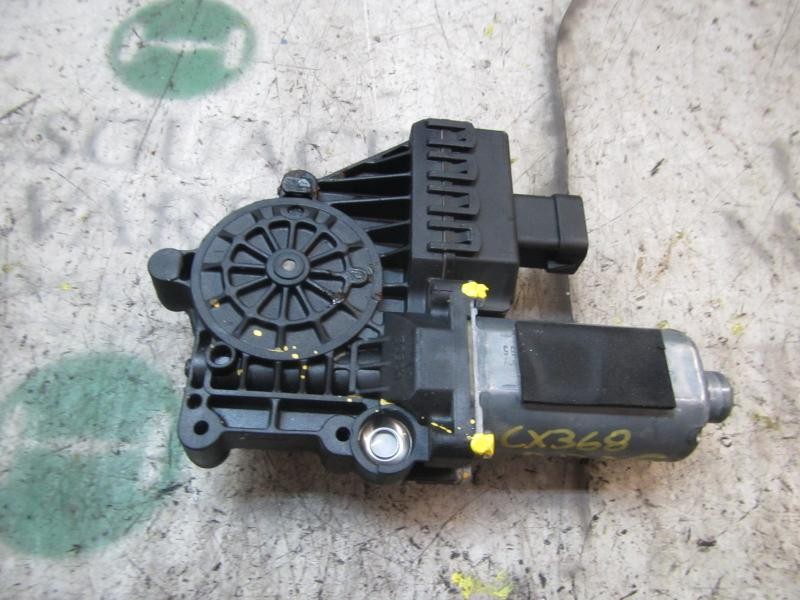 Recambio de motor elevalunas delantero derecho para opel zafira b 1.9 cdti referencia OEM IAM   