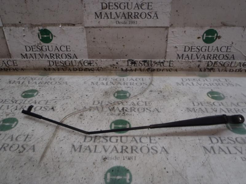 Recambio de brazo limpia delantero derecho para peugeot 207 sport referencia OEM IAM   