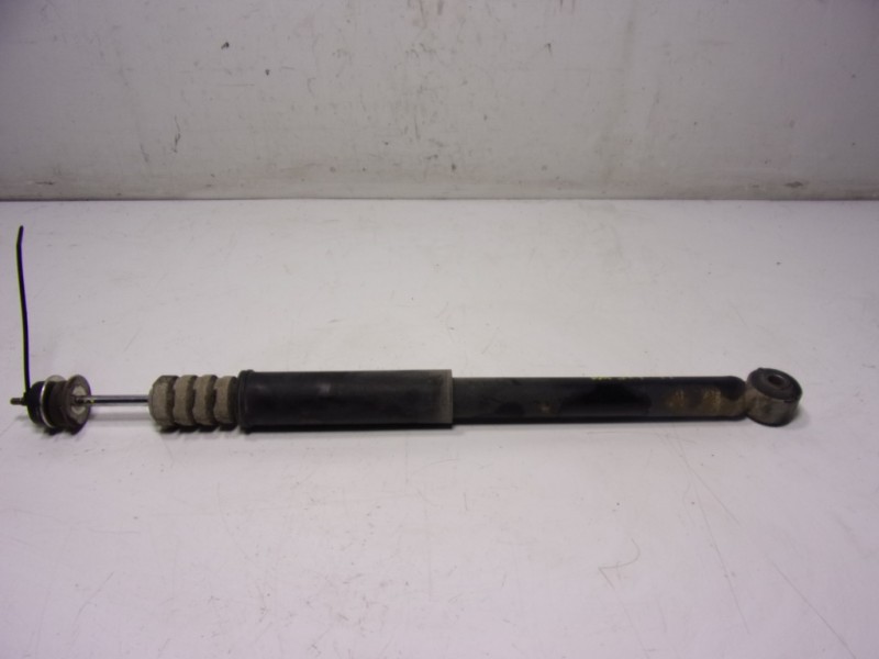 Recambio de amortiguador trasero izquierdo para dacia duster ambiance 4x2 referencia OEM IAM 562105043R 562105043R 