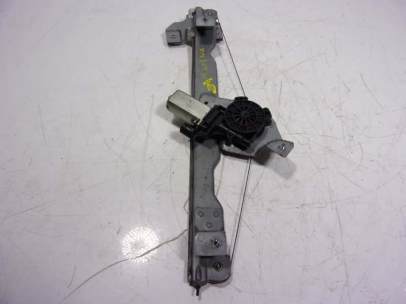 Recambio de elevalunas delantero izquierdo para dacia duster ambiance 4x2 referencia OEM IAM 807213506R 3L4124G 