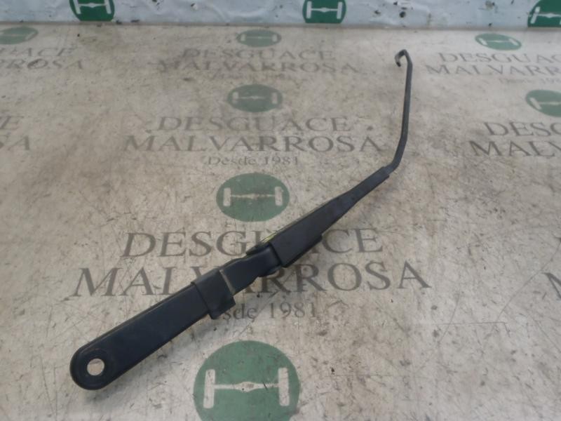Recambio de brazo limpia delantero izquierdo para renault mascot 160 65 4x2 referencia OEM IAM   
