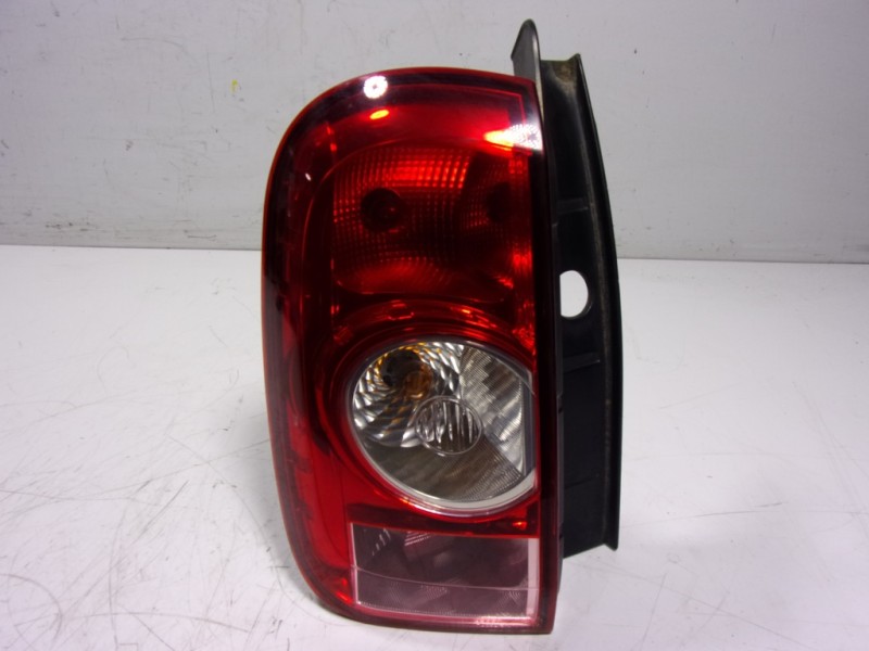 Recambio de piloto trasero izquierdo para dacia duster ambiance 4x2 referencia OEM IAM 265550035R 265550035R 