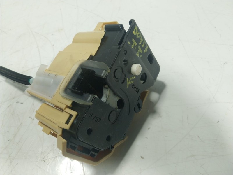 Recambio de cerradura puerta trasera izquierda para alfa romeo tonale (965_) 1.5 mild hybrid referencia OEM IAM 50536550 5053655