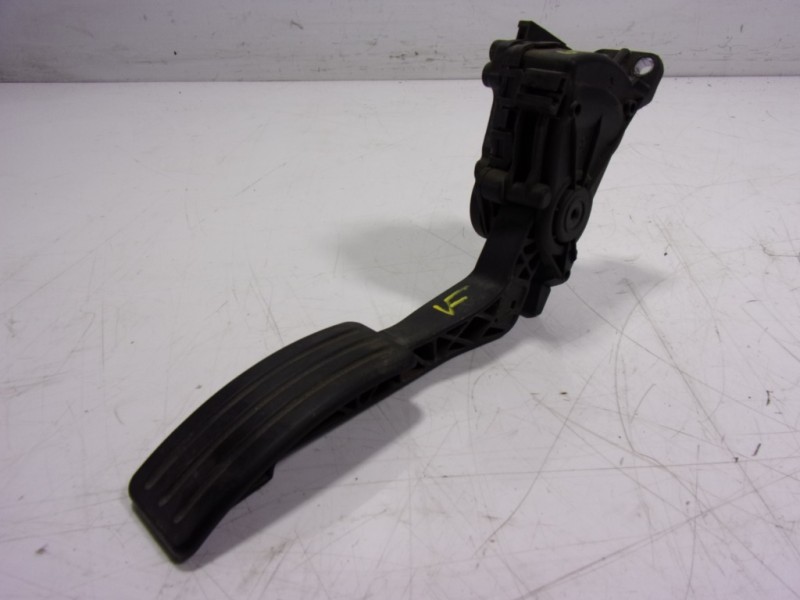 Recambio de potenciometro pedal para dacia duster ambiance 4x2 referencia OEM IAM 6001548477 6PV00908502 