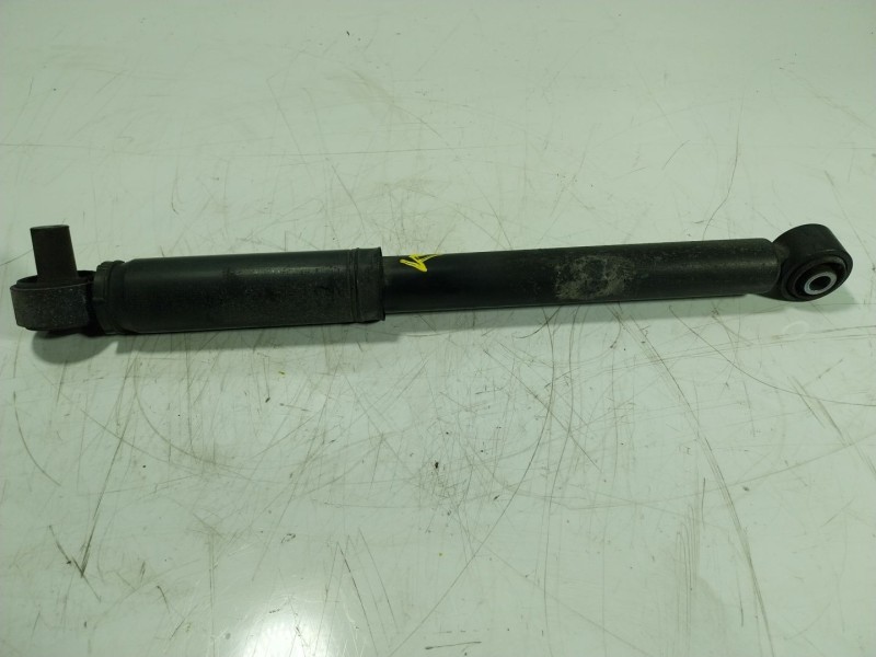 Recambio de amortiguador trasero derecho para mercedes-benz vito kasten 2.1 cdi cat referencia OEM IAM A4473267300  