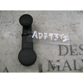 MANETA ELEVALUNAS TRASERA IZQUIERDA 