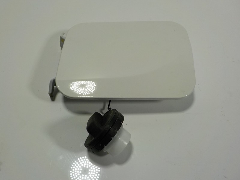 Recambio de tapa combustible para toyota rav4 hybrid fwd referencia OEM IAM 7735042100  