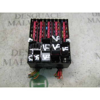 CAJA RELES / FUSIBLES 