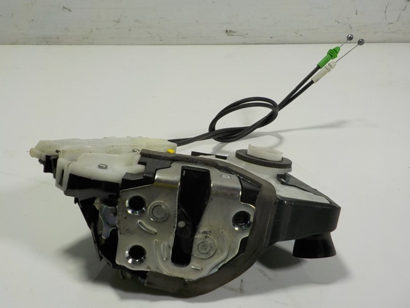 Recambio de cerradura puerta delantera derecha para toyota yaris 1.0 cat referencia OEM IAM 690300D540 U3111130F3 