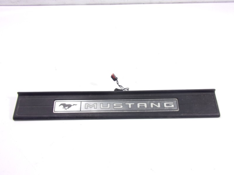 Recambio de moldura para ford mustang 2.3 ecoboost cat referencia OEM IAM 2200235  