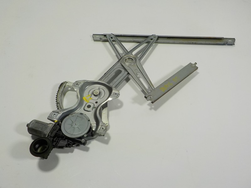 Recambio de elevalunas delantero derecho para toyota yaris 1.0 cat referencia OEM IAM 698100D300 857100D100 