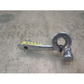 MANETA ELEVALUNAS DELANTERA IZQUIERDA 