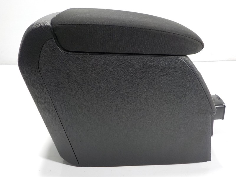 Recambio de apoyabrazos central para volkswagen golf vi (5k1) 1.4 16v tsi referencia OEM IAM 1K0863323Q82V 1K5864251C 1K0864207E