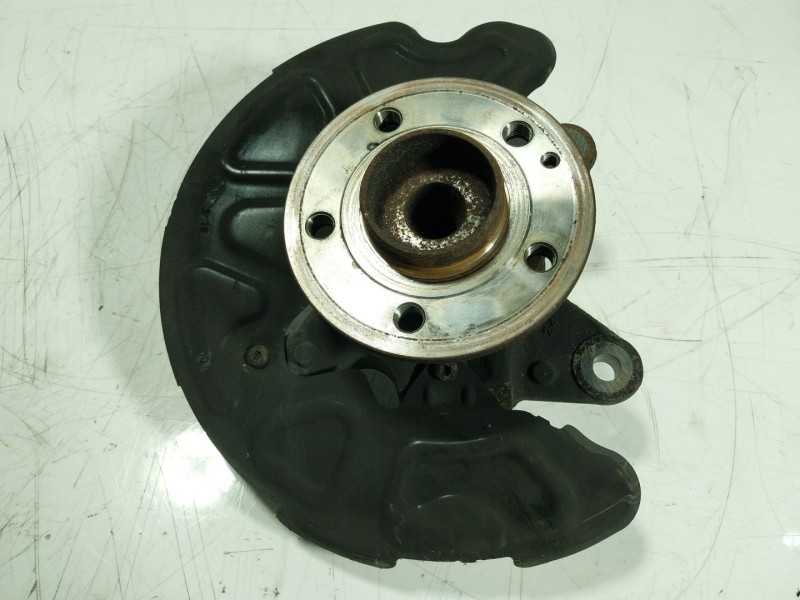 Recambio de mangueta delantera izquierda para mercedes-benz vito kasten 2.1 cdi cat referencia OEM IAM A4473300620  