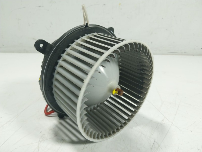 Recambio de motor calefaccion para mercedes-benz vito kasten 2.1 cdi cat referencia OEM IAM A0008304701  